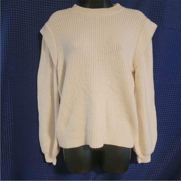 Sweaters - Ivory off white cream knit sweater